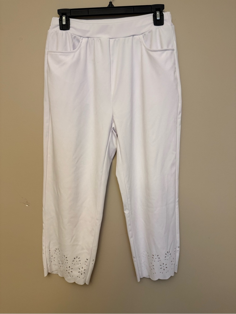 White Women’s Scallop Hem Pull-On Pants